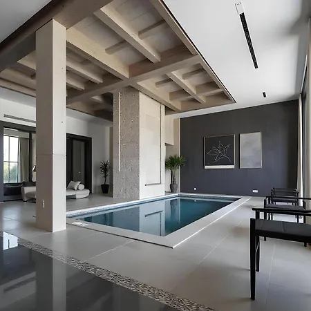 Reale Con Piscina Di Lusso